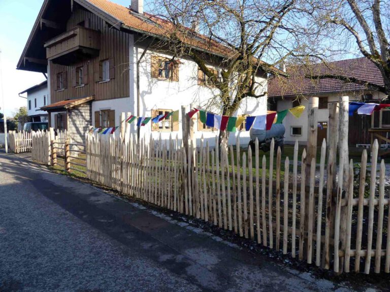 Hanikelzaun als Grundstücksumrandung