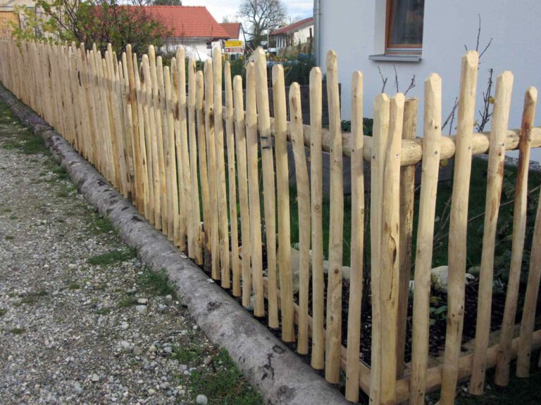 Halbrundlattenzaun aus Edelkastanie, Grundstück Umrandung