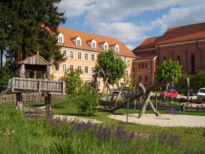 Spielplatz aus Robinienholz