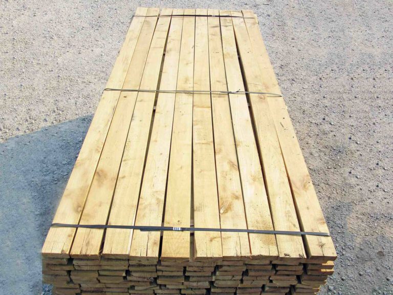 Bretter besäumt für den Außenbereich aus Robinienholz